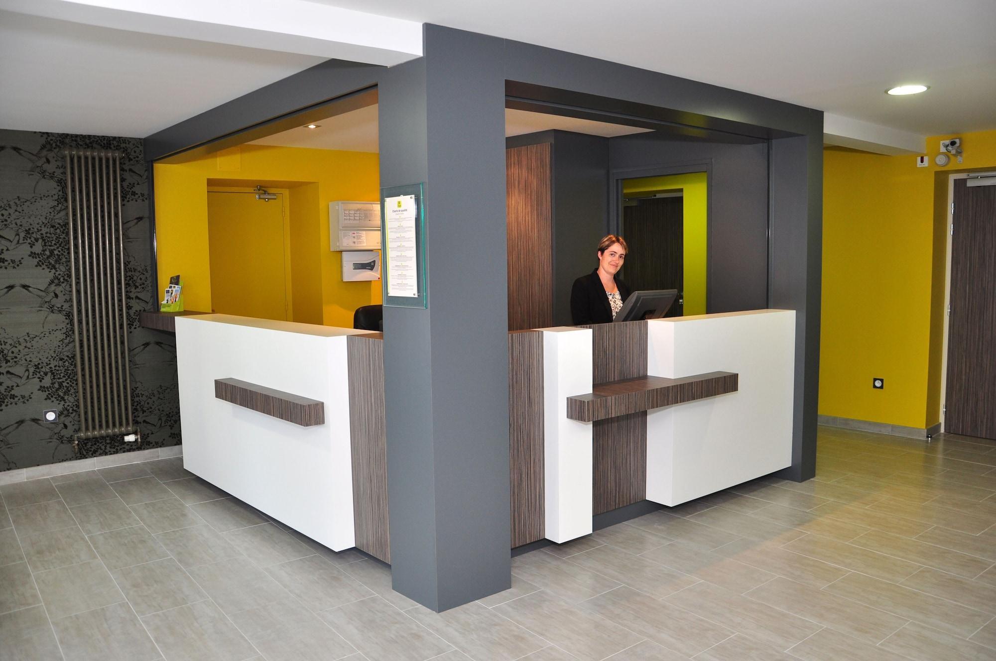 Logis Hotel A La Bonne Auberge ลาวาล ภายนอก รูปภาพ