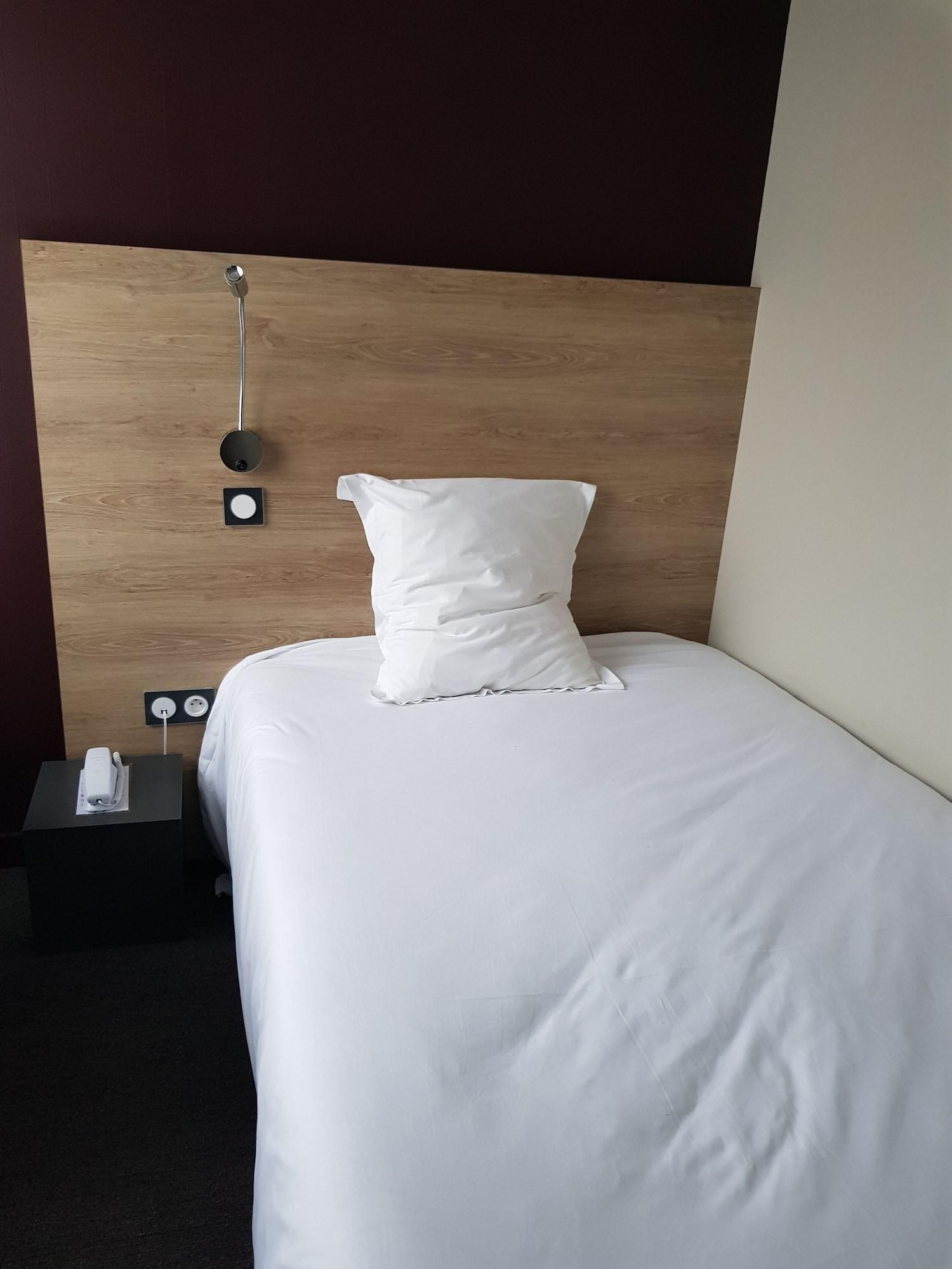 Logis Hotel A La Bonne Auberge ลาวาล ภายนอก รูปภาพ