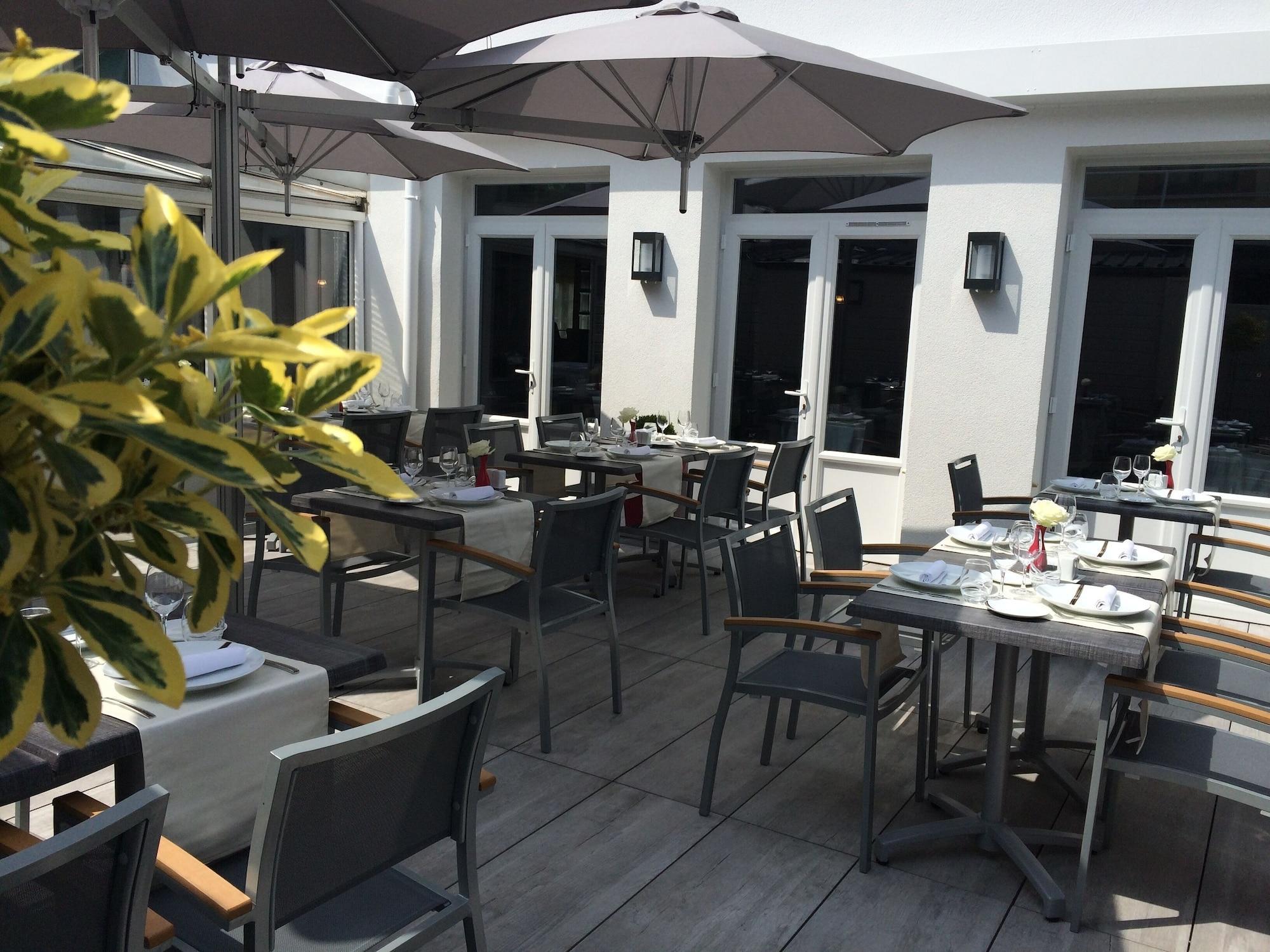 Logis Hotel A La Bonne Auberge ลาวาล ภายนอก รูปภาพ