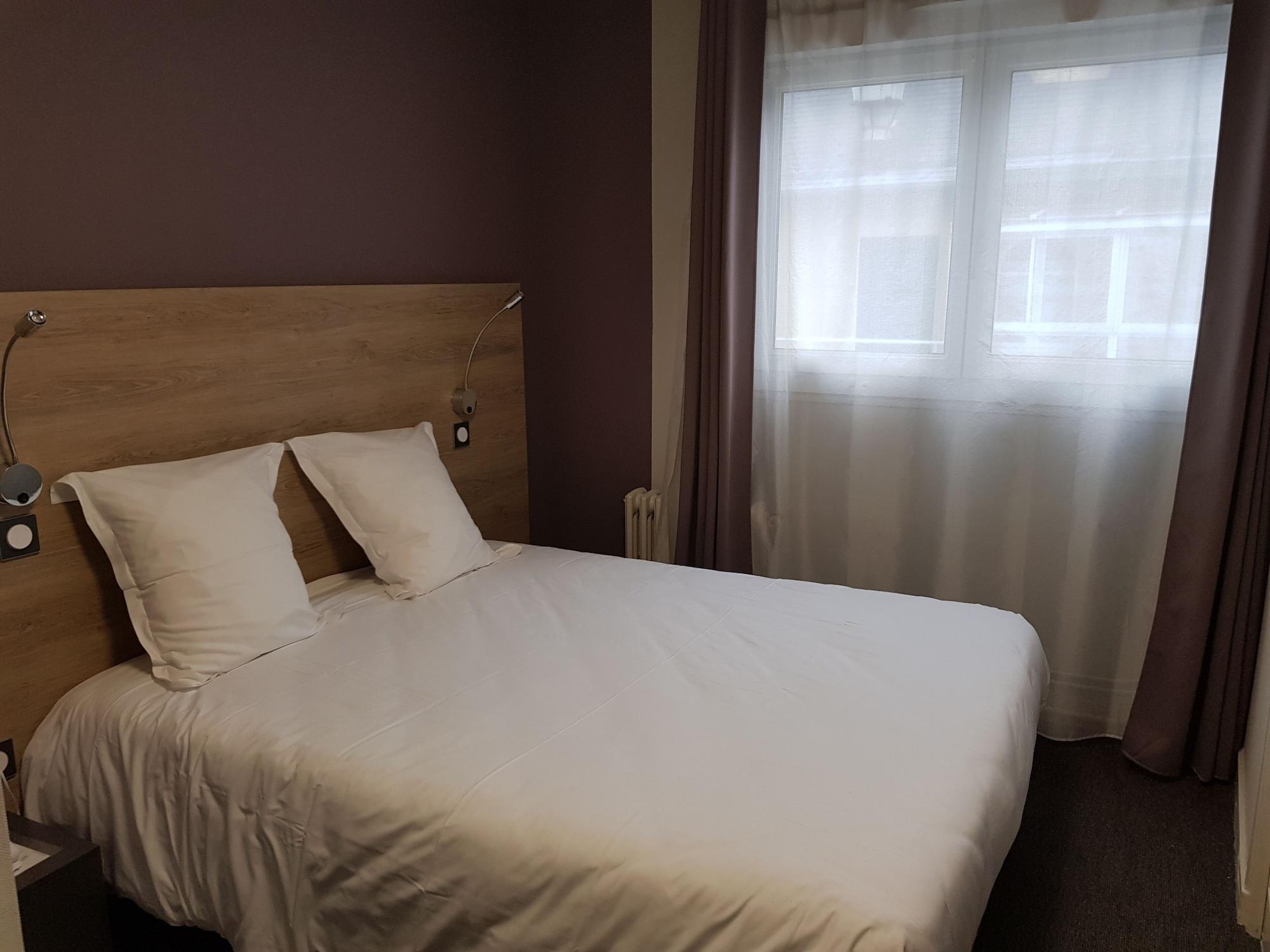 Logis Hotel A La Bonne Auberge ลาวาล ภายนอก รูปภาพ
