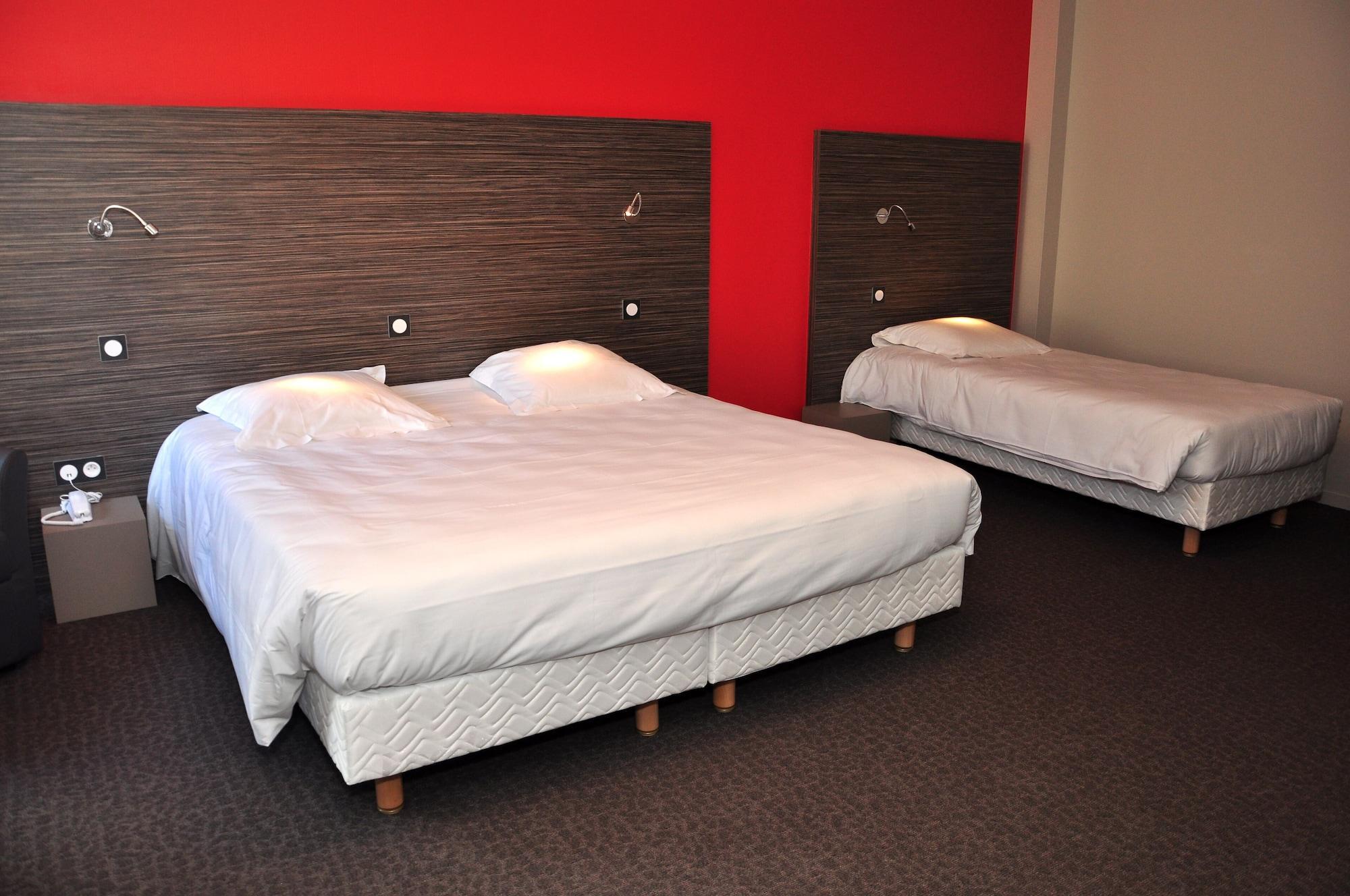 Logis Hotel A La Bonne Auberge ลาวาล ภายนอก รูปภาพ